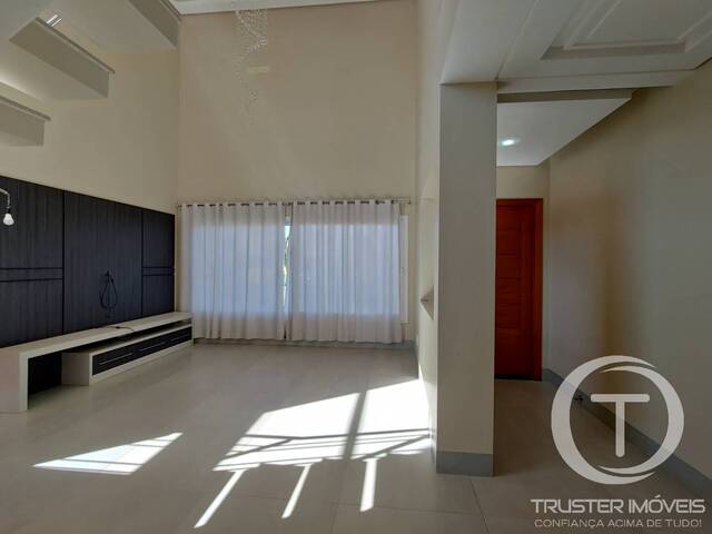 #335 - Sobrado em Condomínio para Venda em Cascavel - PR